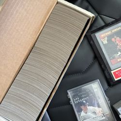 Lot of old baseball cards 