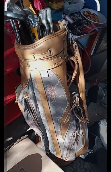 VINTAGE CALLAWAY GOLF BAG W/CLUBS