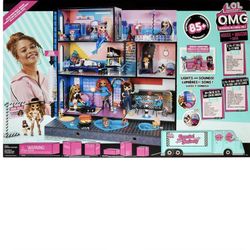 LOL OMG Dollhouse With 85+ Surprises NEW in BOX 