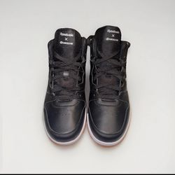 Reebok x Heelys Size US 6 Mid Black  Gum Sole Brand New -wheels/cover included. 