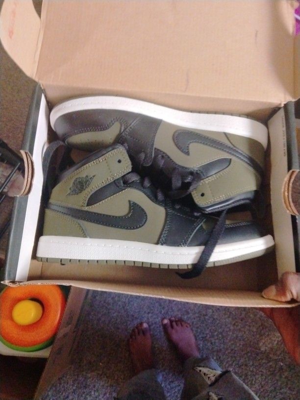 Green Black And White Jordan1's 1/5