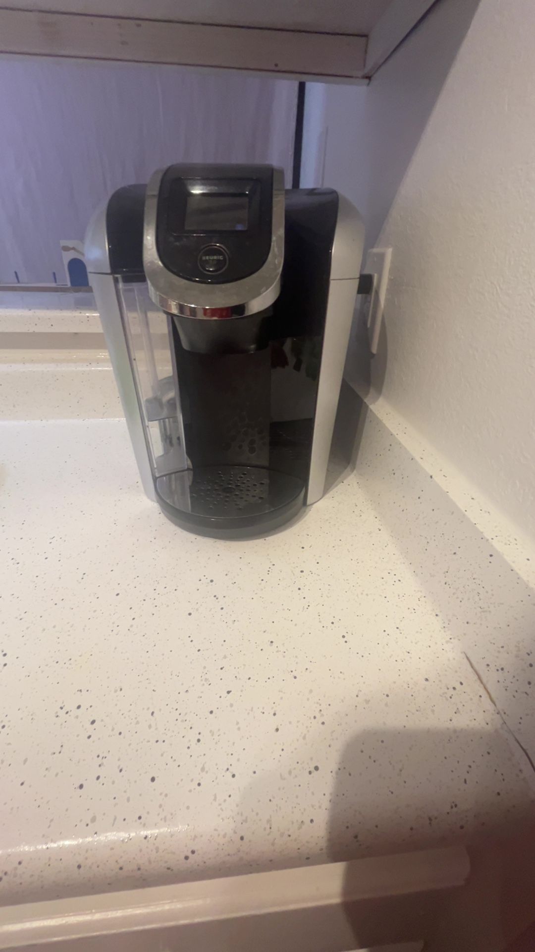 KEURIG COFFEE MAKER