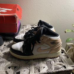 Jordan 1 Mid Gs Crimson Tint Sz 6.5