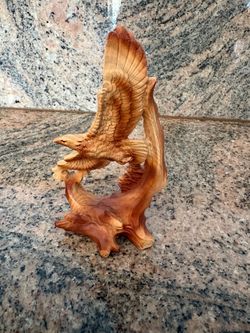 Eagle statue, lightweight, wood-look
