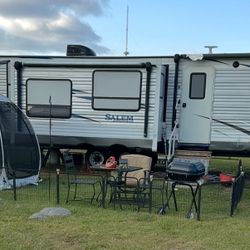 2018 Forest River Salem Camper 33 Foot