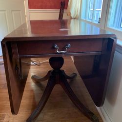 Antique Duncan Phyfe Mahogany Drop Leaf Table