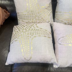 4pillows throw perfect condition as for 20