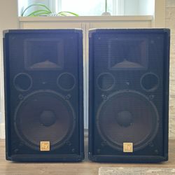 Electro-Voice T52 15” 2-Way Passive Speakers - Pair