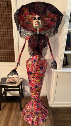 5ft 6inch Dia De Los Martos Papier-Mâché $50