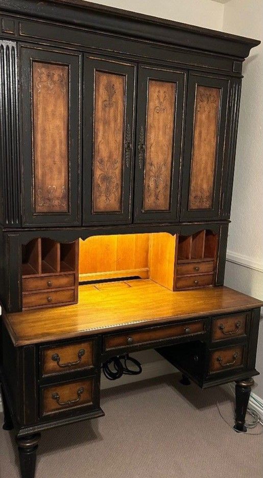 Desk And Hutch 