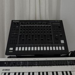 ROLAND TR-8S