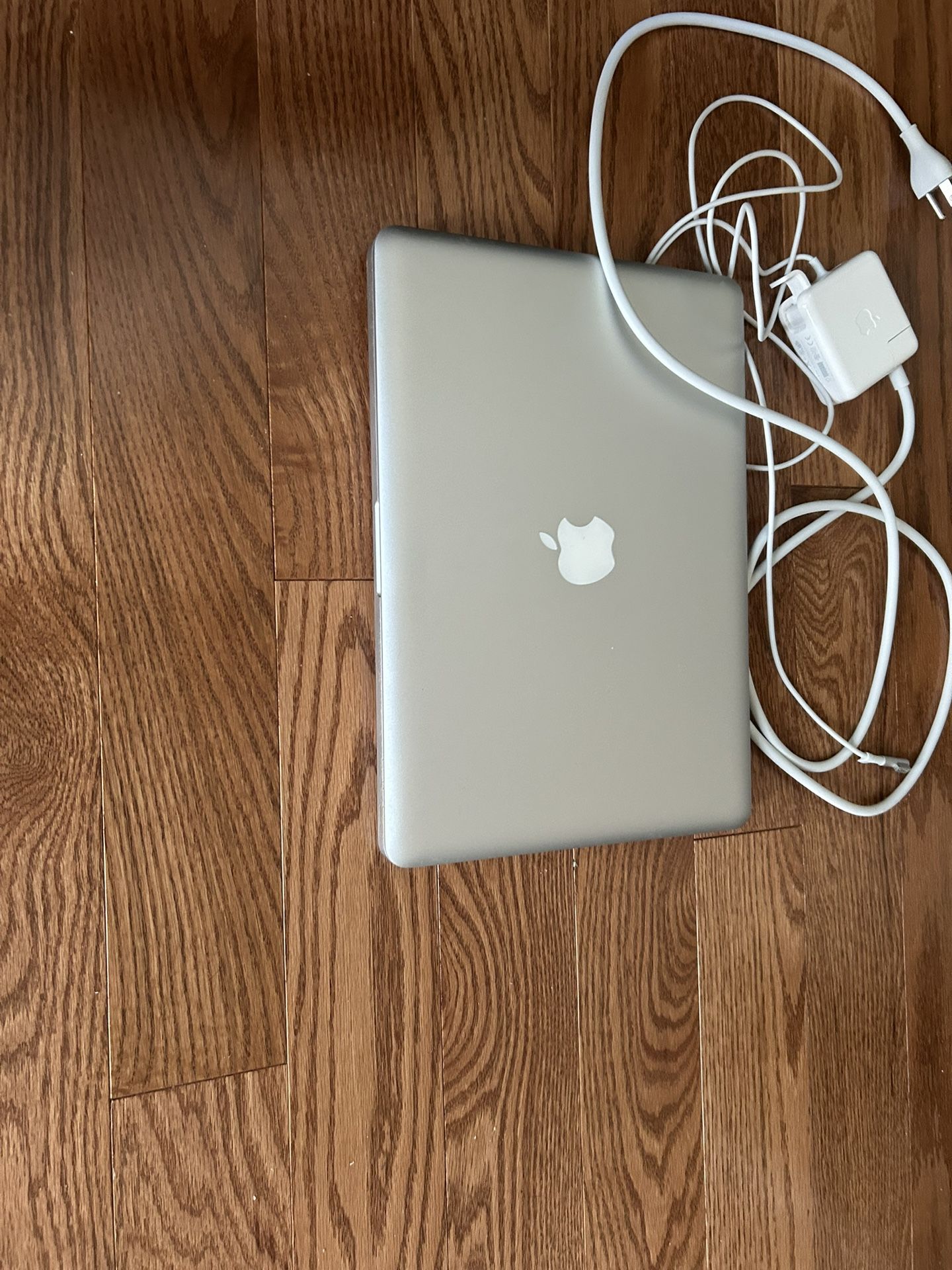 Older 1st Gen Apple MacBook Pro Needs Repair