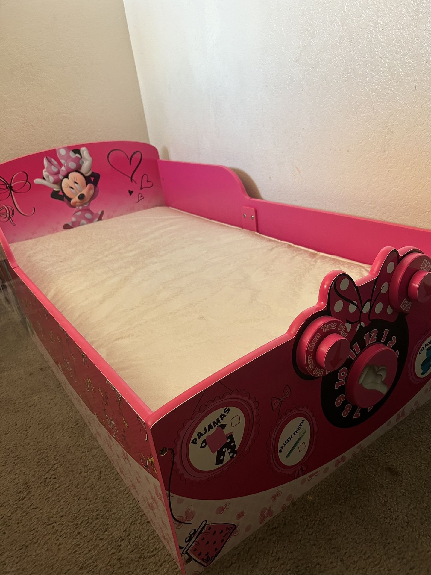 Minnie Mouse Toddlers Bed With Mattress
