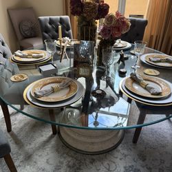 Round Glass Dining room Table Seats 6 People. Base Has Silver Carve Beautiful Design With Baer Concrete. Mint Condition. 
