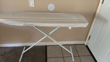 Standard Collapsible household Ironing board