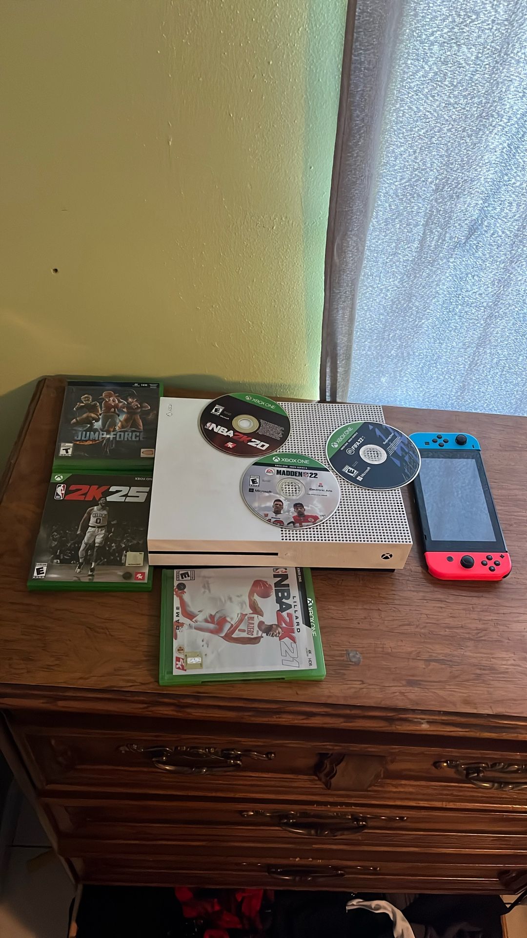 Xbox one, Nintendo Switch, NBA 2k21,NBA2k20,NBA2k25,FIFA22,Madden22,JUMPFORCE, 2 Wired Xbox One Controllers 