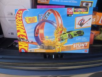 🧚‍♀️ NEW Large Hot Wheels Stunt Track.Includes power loops and super loops. 