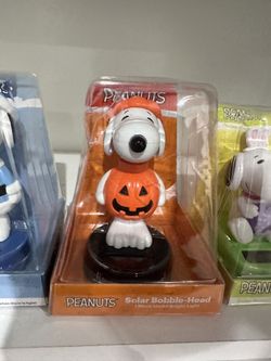 Snoopy//holiday solar bobblers
