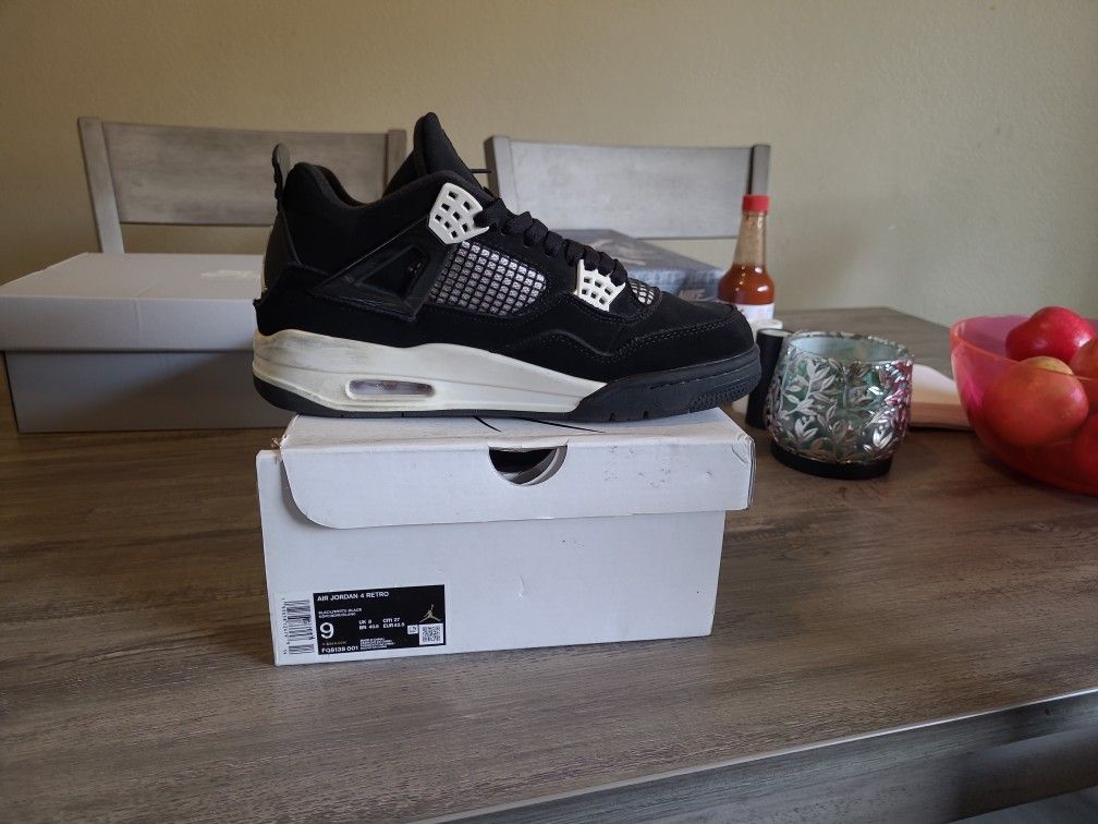 AIR JORDANS 4 RETRO WHITE THUNDERS 