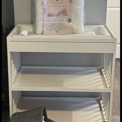🍼 IKEA Changing Table + Pads + Foldable Baby Carrier (Bundle)