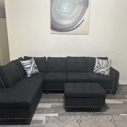 1 week old 3-Piece Sectional - $600