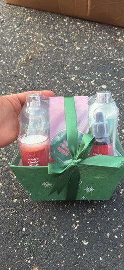 Freida and Joe Winter Candy Apple Bath and Body Gift Set