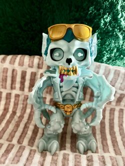 Treasure X Gold Blue Skeleton Elvis Style Monster figure Gold Details Wings
