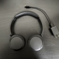 LIKE NEW Sony WH-CH520 Wireless On-Ear Headphones (NOT noise-cancelling)