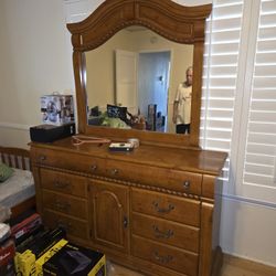 Dresser With Mirror And 2 X Nightstand  Nice!!!