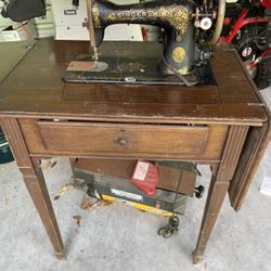Antigue Singer Sewing Machine 