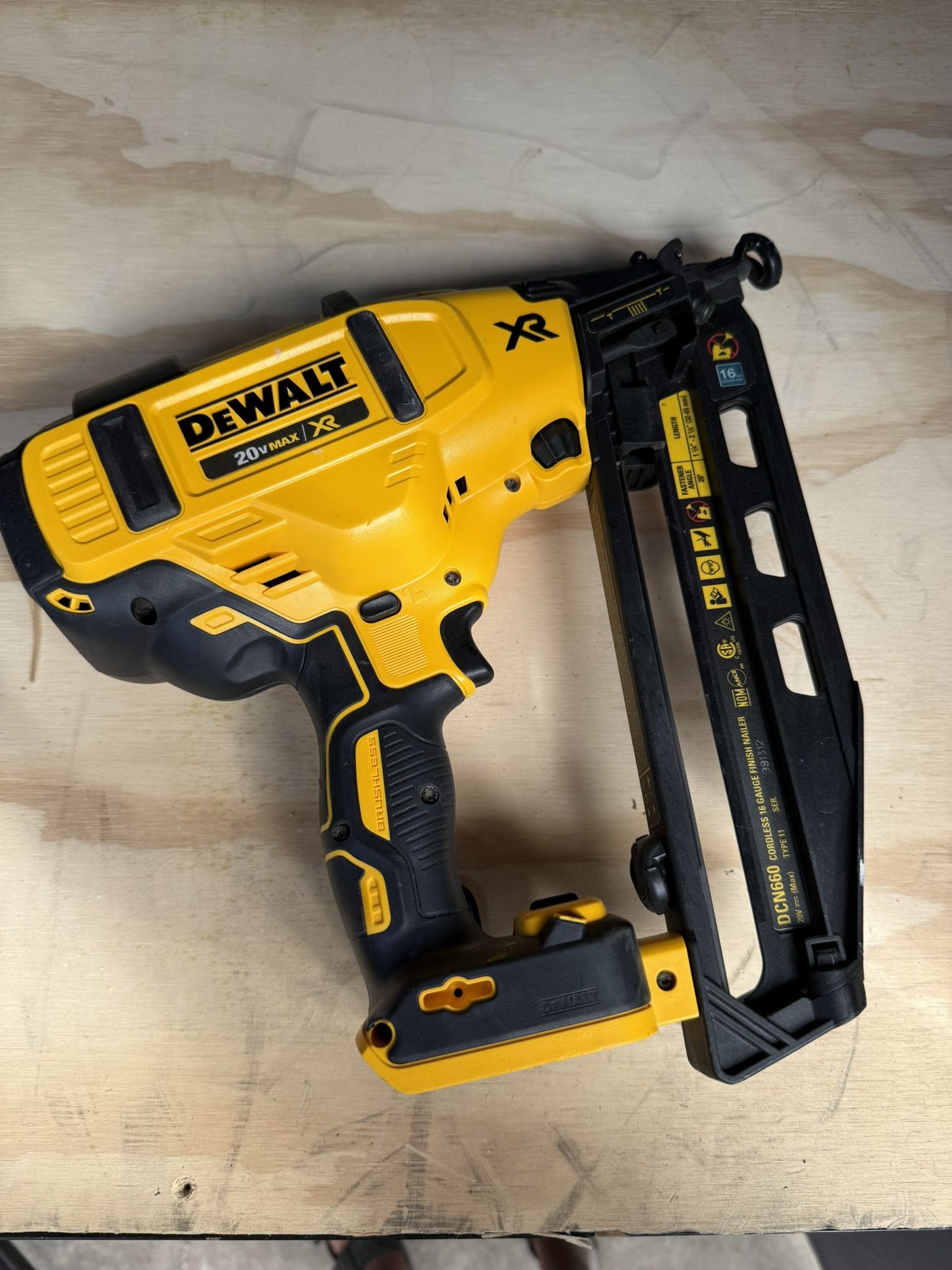 Dewalt 20V Max Finish Nailer, Angled, 16GA TOOL ONLY