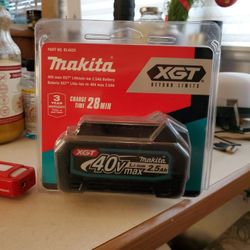 New Makita XGT 40V MAX 2.5 AH BATTERY