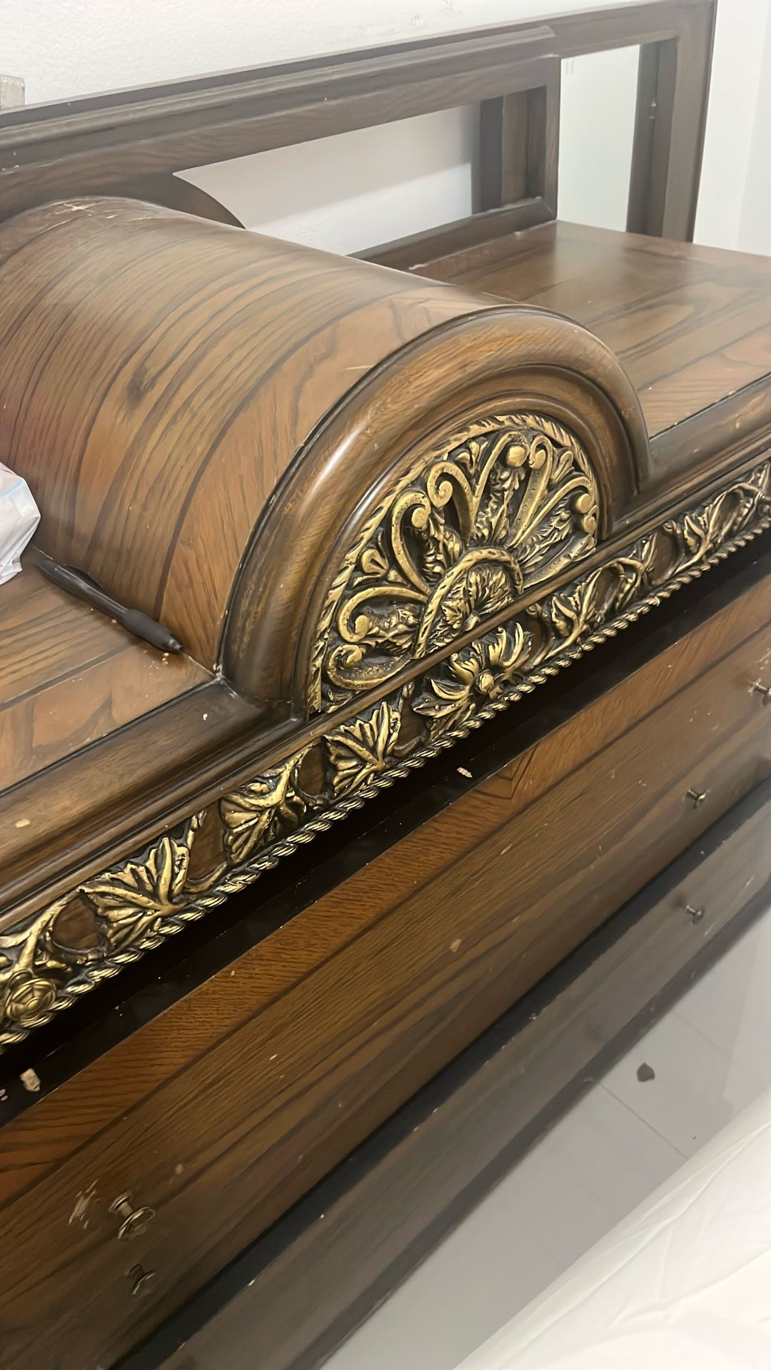 Free dresser With Mirror
