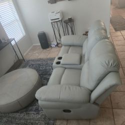 Moving Must Sell .. Beautiful Dual Recliner 