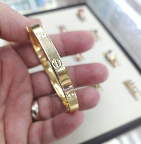 18k Gold Cartier Style Love Bangle Bracelet
9.9 grams  750