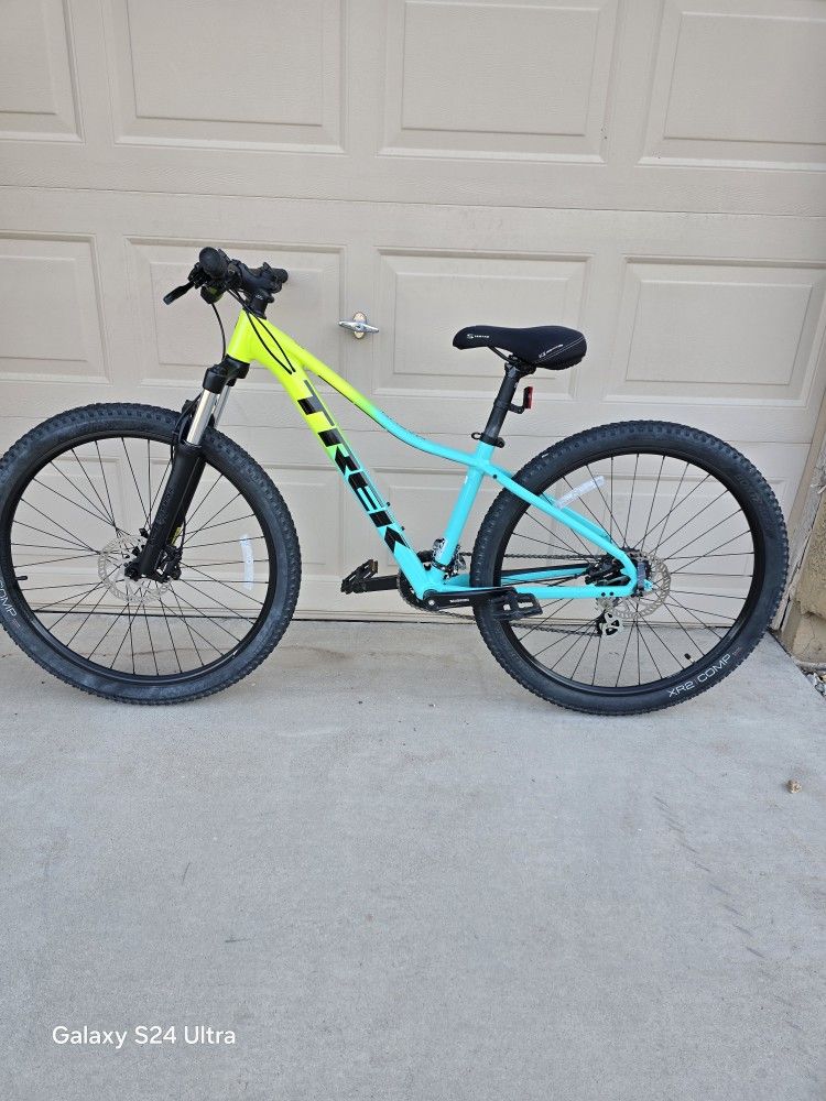 TREK MARLIN 5 MOUNTAIN BIKE (SMALL FRAME)