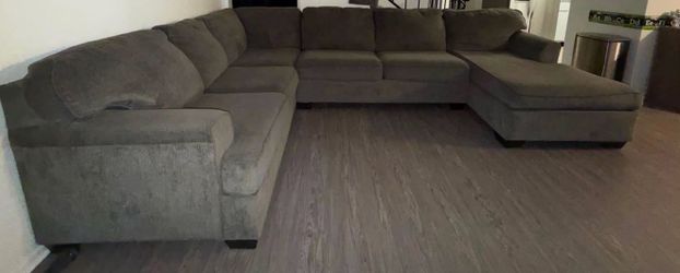 🩶$3000 Retail BEAUTIFUL Gray Sectional Couch w Chaise! FREE LOCAL Delivery Available
