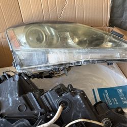 Lexus Is 350  07 Headlights 