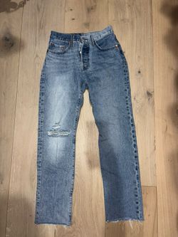 Levi Ripped Blue Jeans 