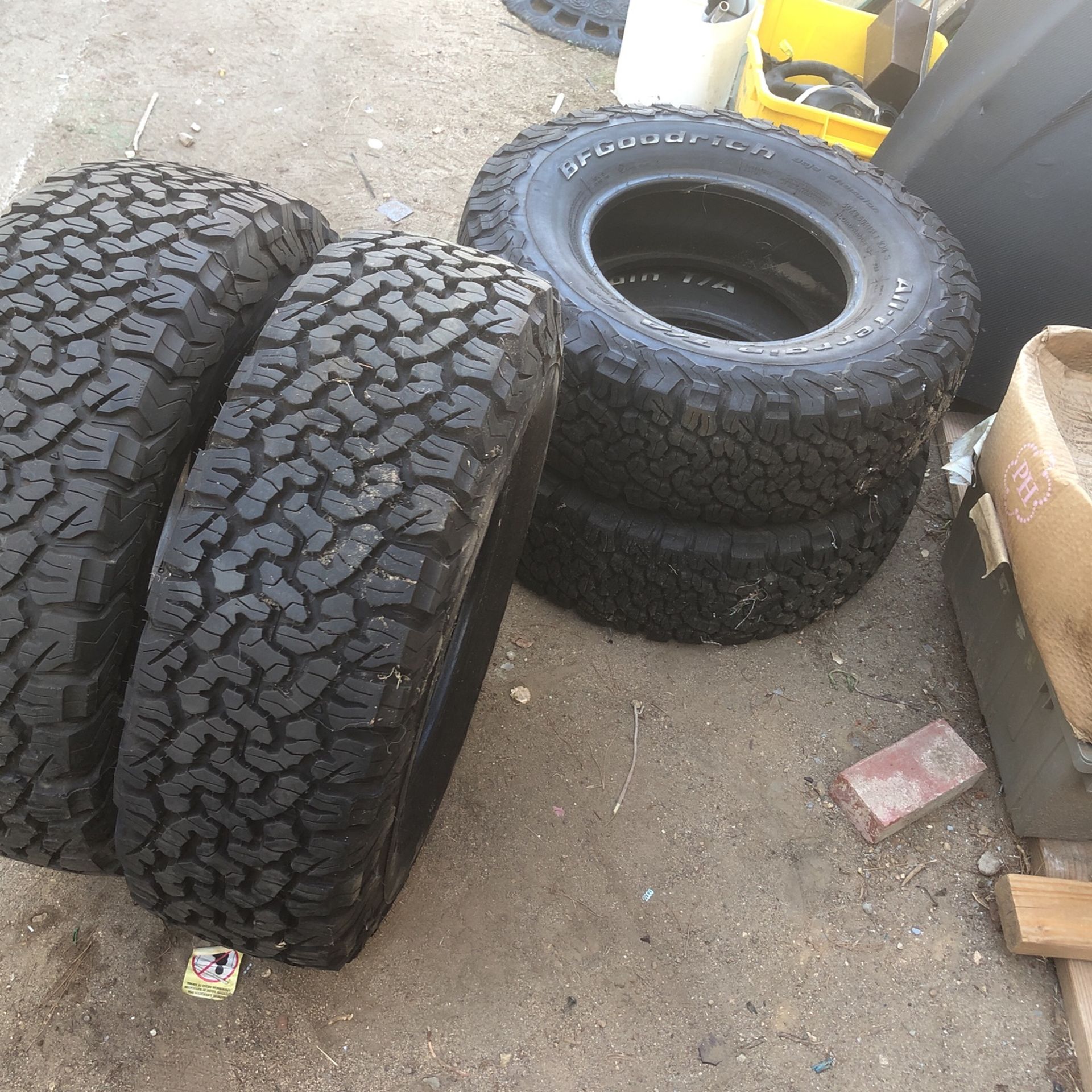 Tires 15”inch Size 30x9.50xR15 BFGood Rich/All TerrainT/A for Sale in