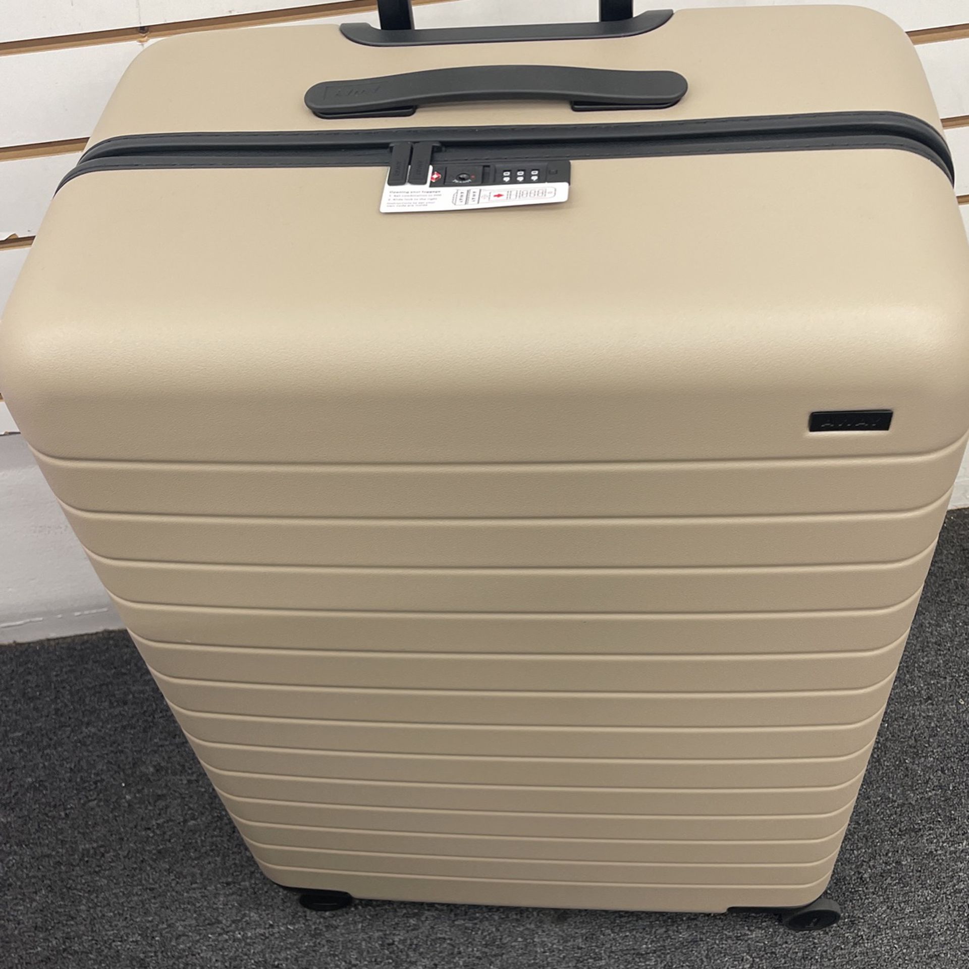 Luggage Away New Sand Beige Large 28 TSA Lock High Quality Hard Case Trave  Bag for Sale in Los Angeles, CA - OfferUp