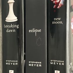 Eclipse, New Moon, And Breaking Dawn Book Set