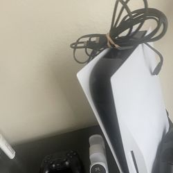 Ps5 w controller and cables and charging docks