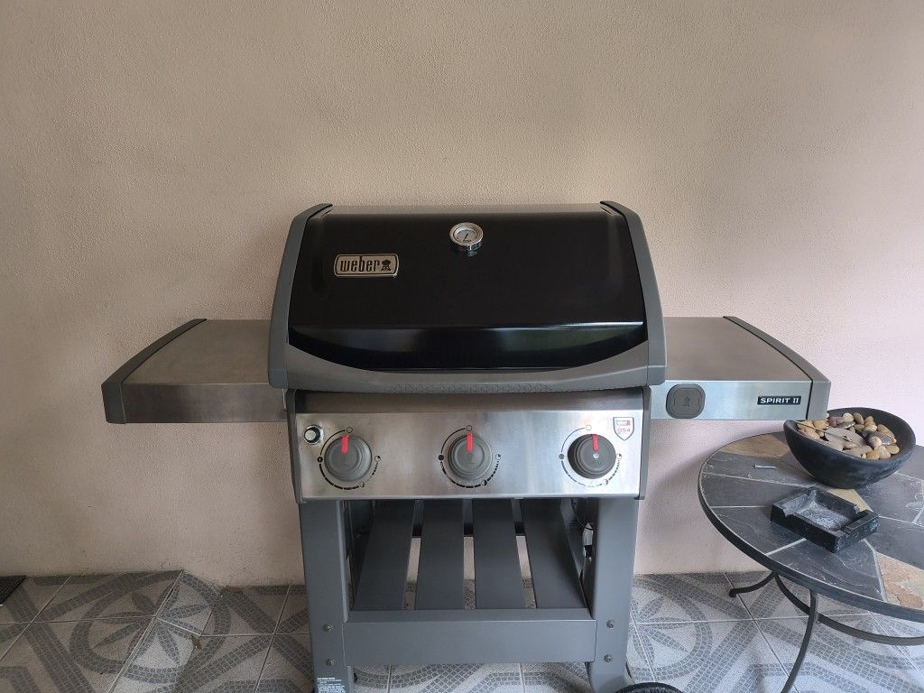 Weber Spirit II E-310 3 Burner Gas Grill