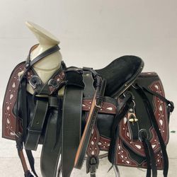 Monturas charras de cuero con fuste amplio