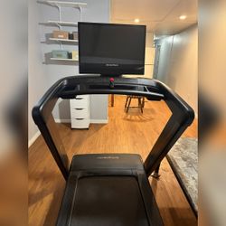 NordicTrack Incline Treadmill, Includes Fan - Excellent - 2025 - Robbins, NC