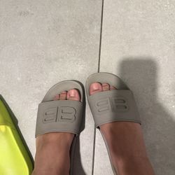 Balenciaga Slides Women’s us Size 7-8