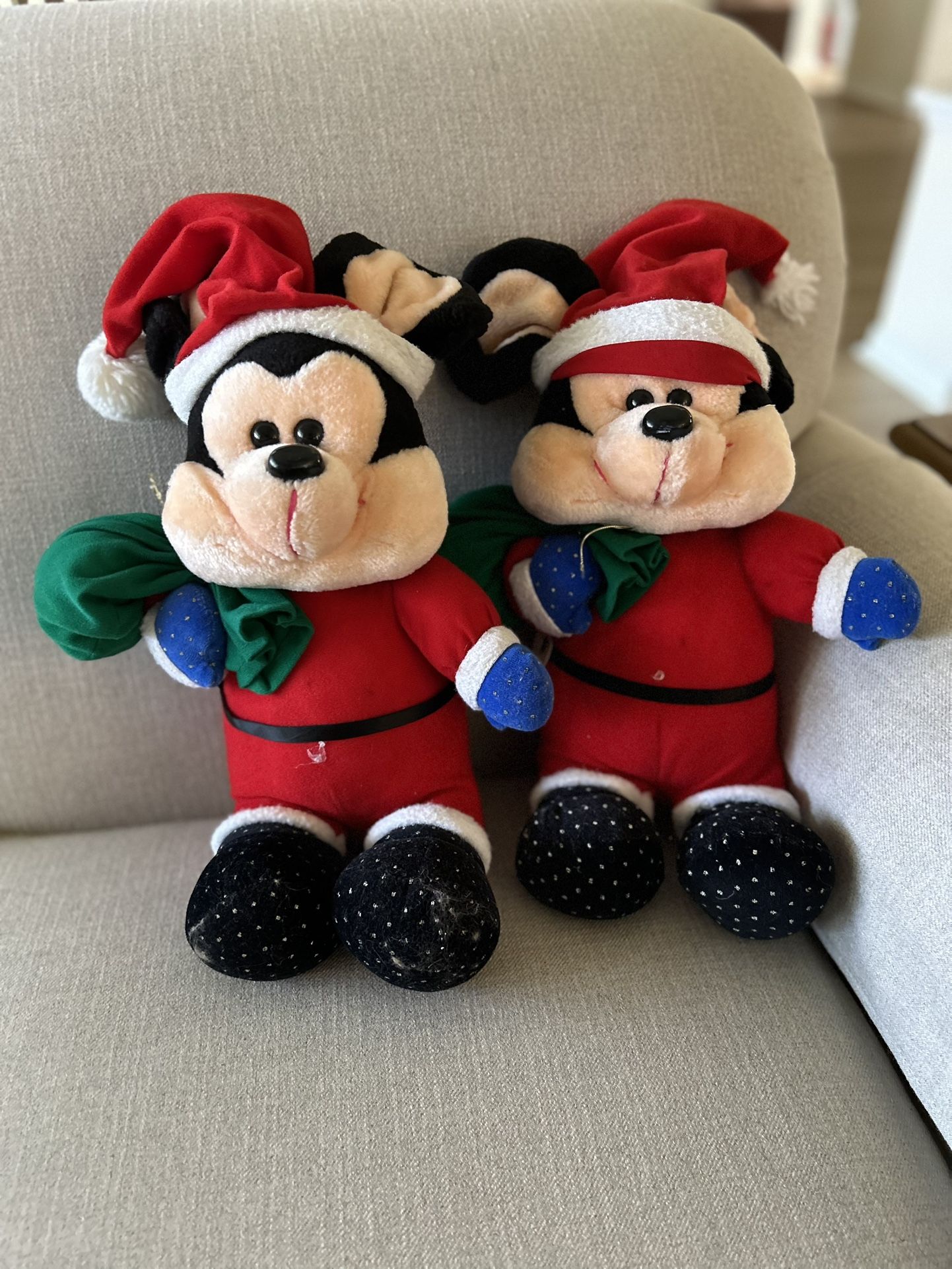 2 Minnie Mouse Santas