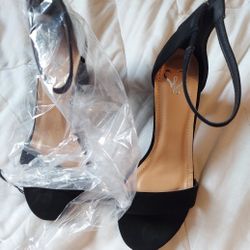 Black  Heel New  Size 6.5 Women 