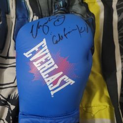 urijah faber Signed Glove